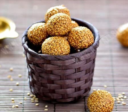 Ellu Urundai (Seesame Seeds Jaggery Balls)